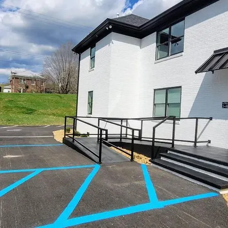 The Traveler On Main - Suite 1 Tazewell Exterior photo