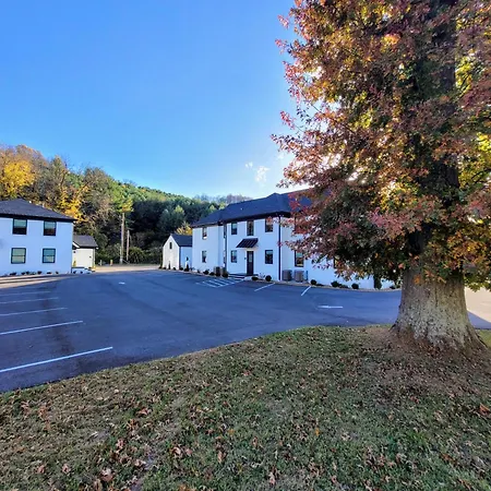The Traveler On Main - Suite 1 Tazewell Exterior photo