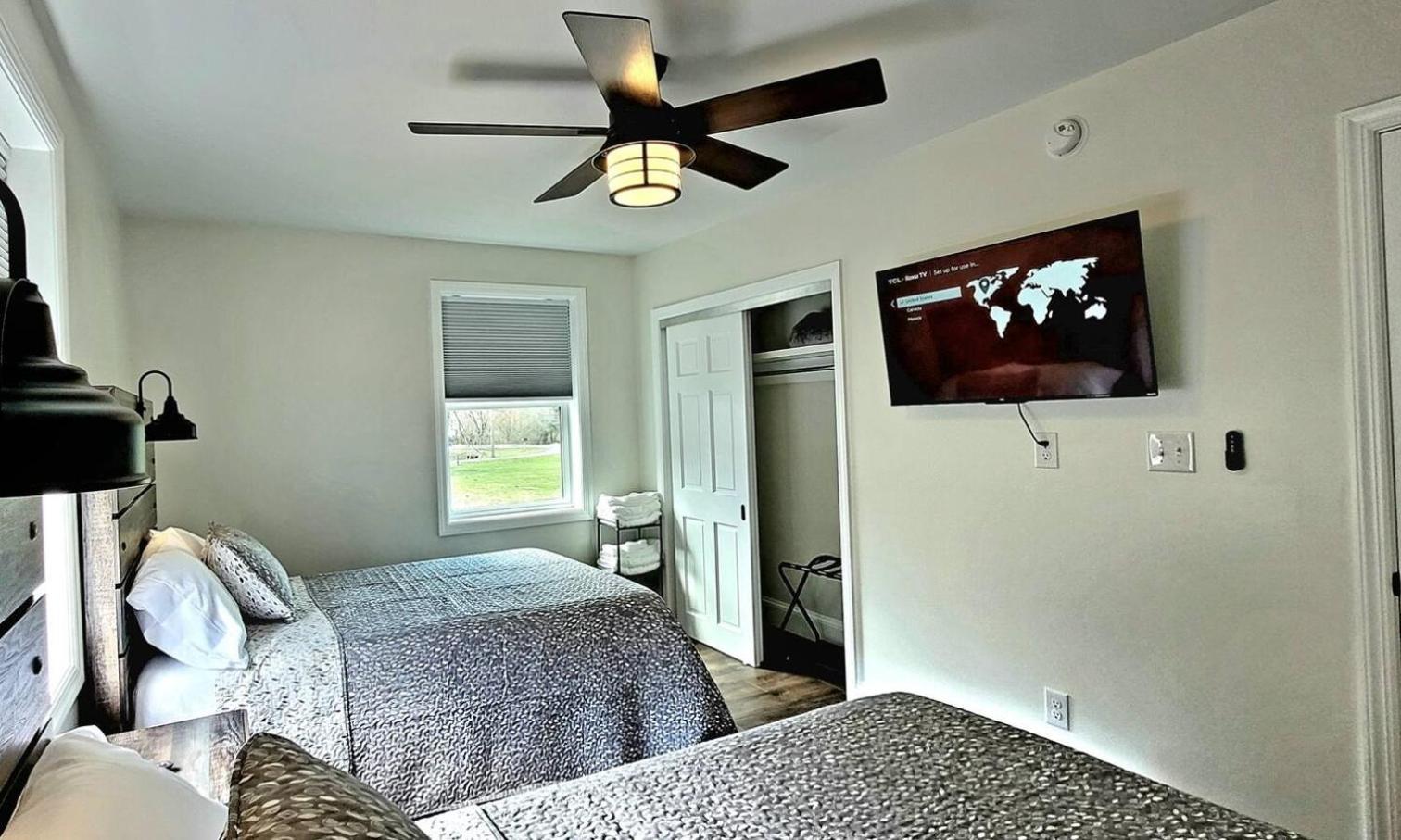 The Traveler On Main - 1 * Tazewell